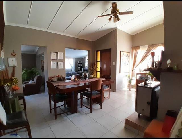 4 BEDROOM HOUSE FOR SALE IN VALHALLA